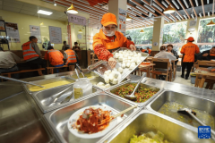 考虑到学校、长儿